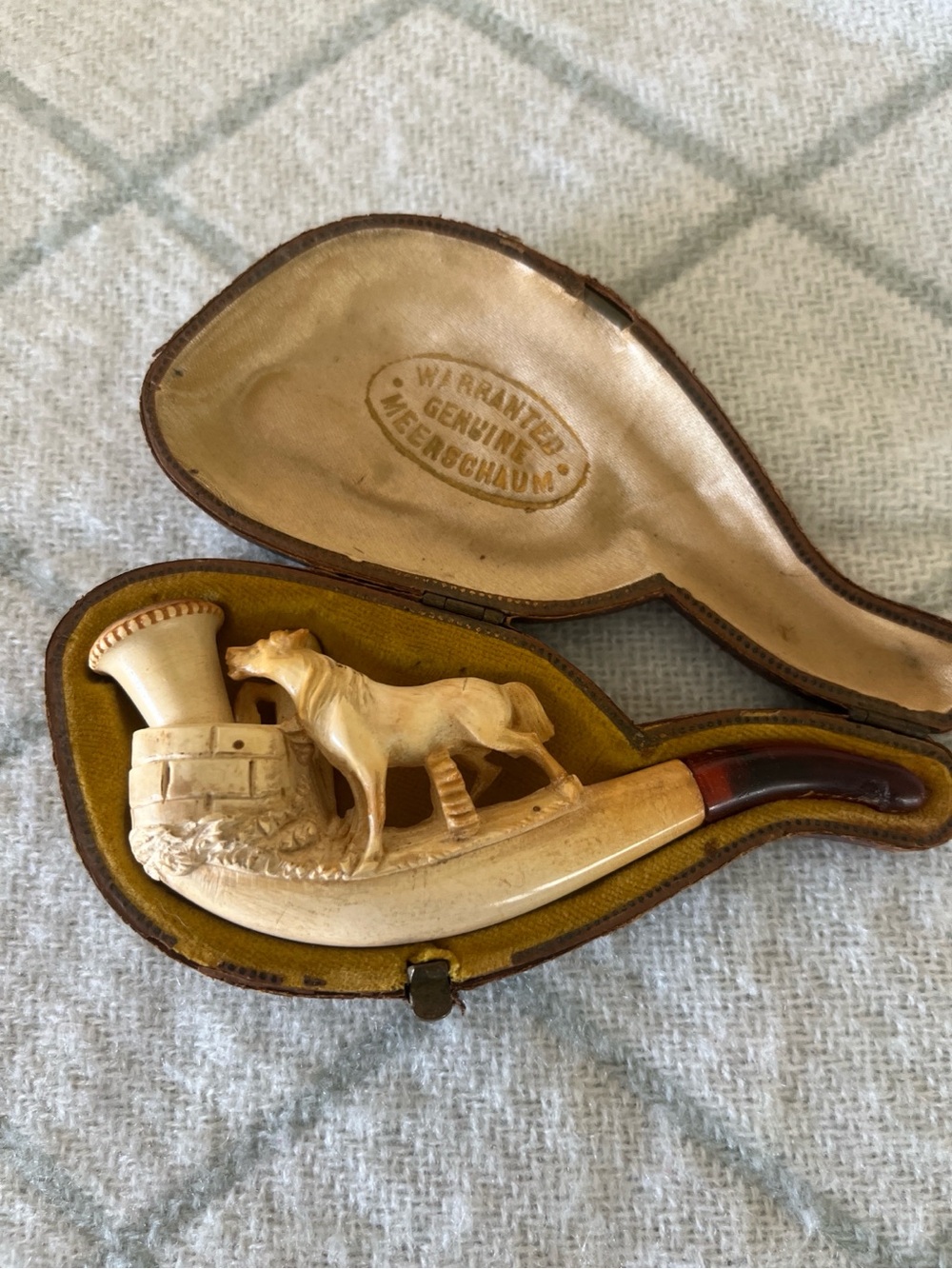Carved Horse Pipe - Cream and Brown